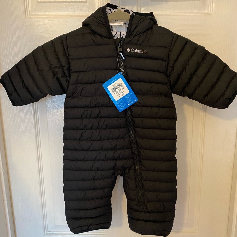 NWT Columbia reversible puffer suit bunting with foot/hand muffs. Black & white.